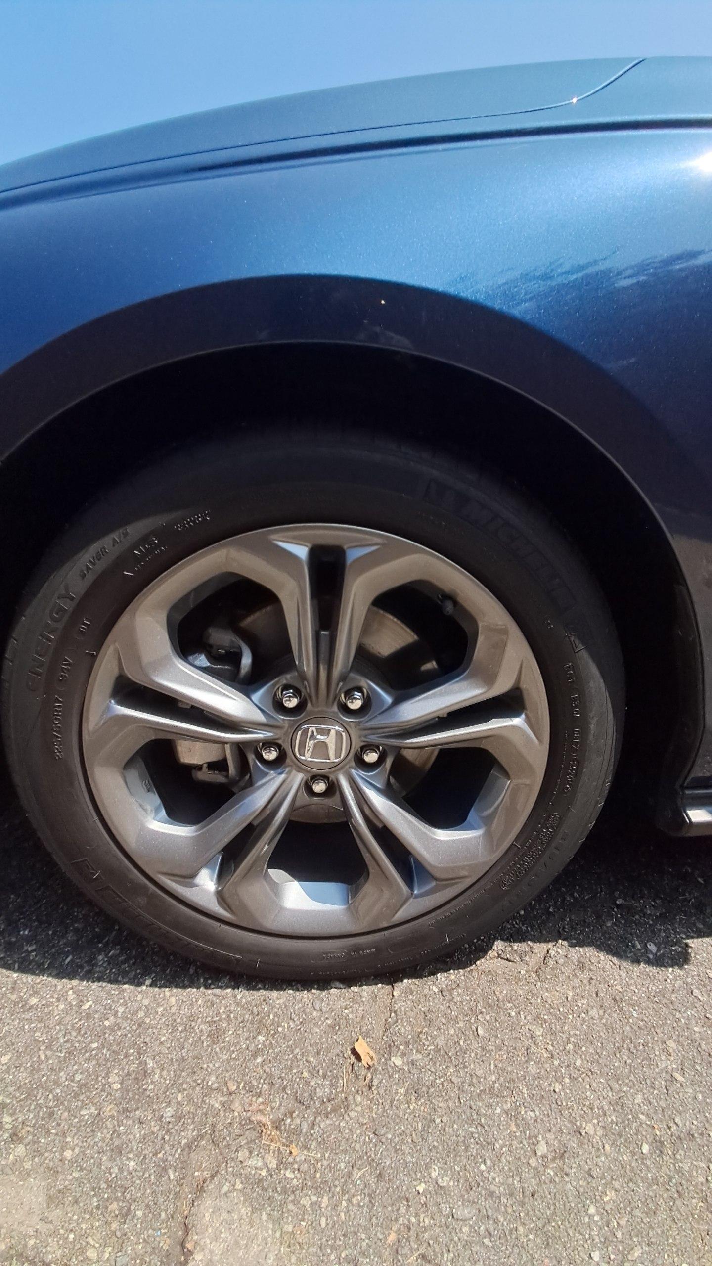 Honda Civic wheel decontamination tire dressing mobile detailing Glendale CA