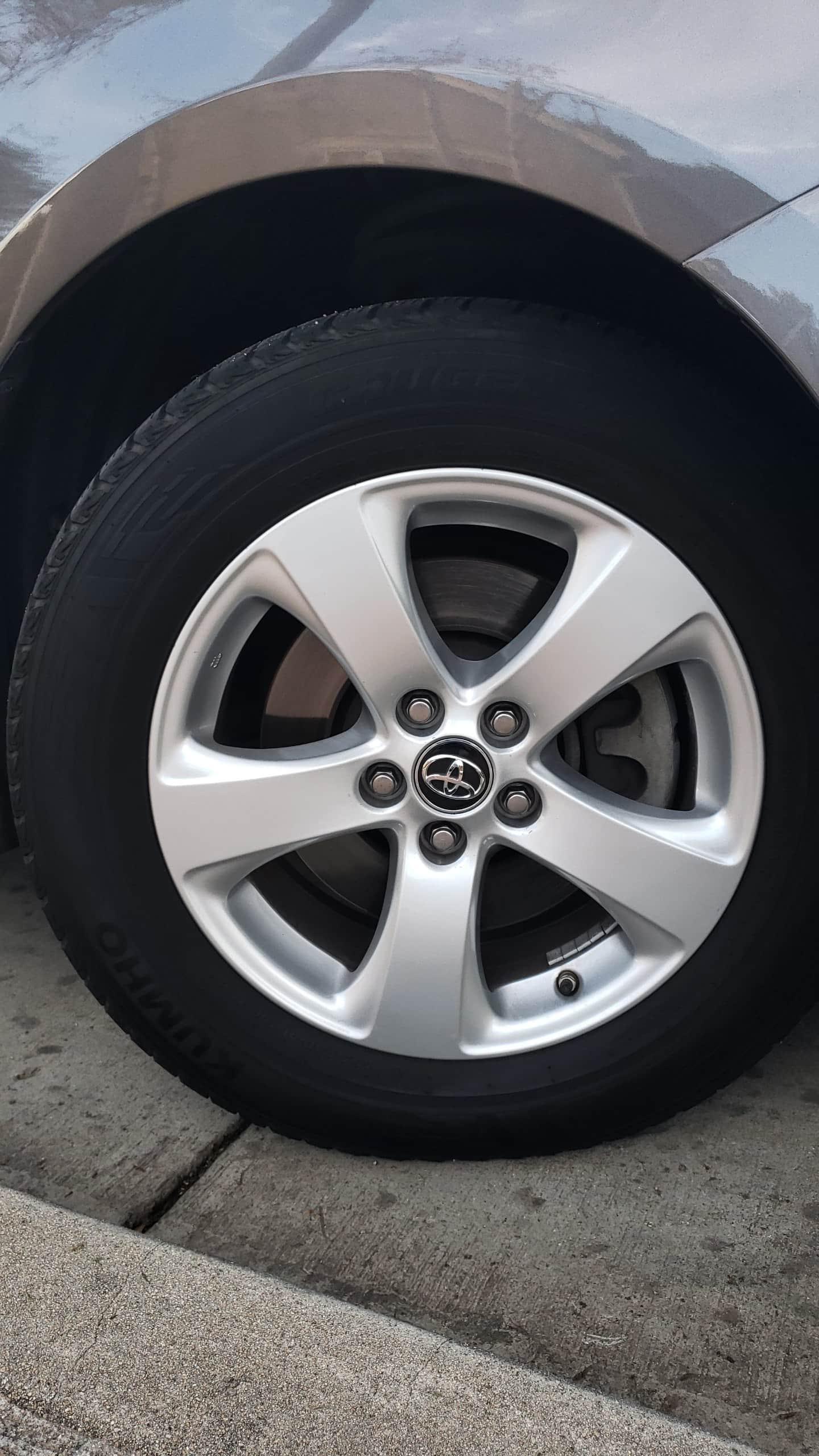 Toyota Sienna wheel tire cleaning mobile detailing Glendale CA